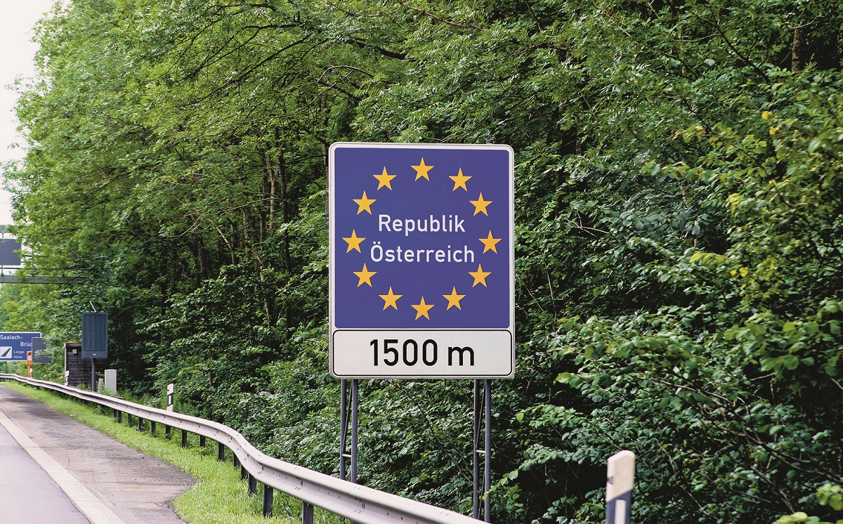 Grenze Schild Österreich Autobahn 1200