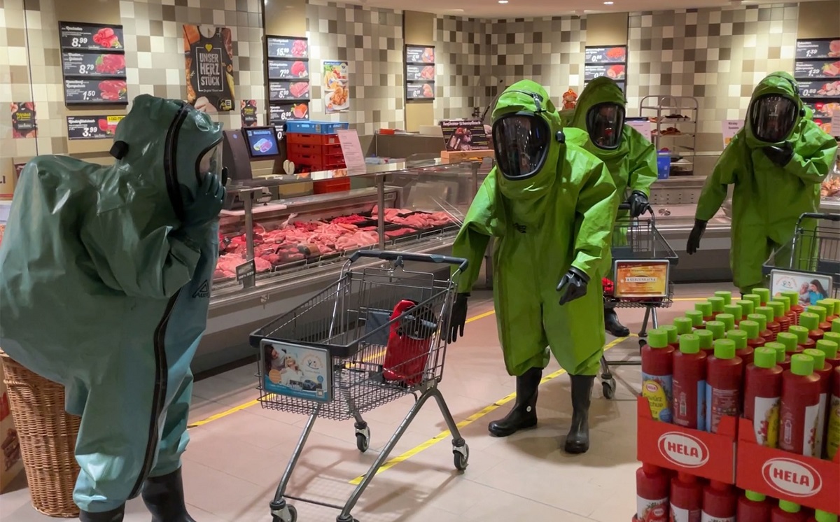 Schutzanzug Feuerwehr Supermarkt Goch 1200