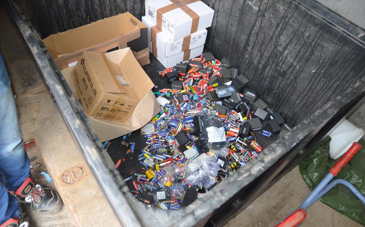 Altbatterien Lithium Entsorgung falsch 1200