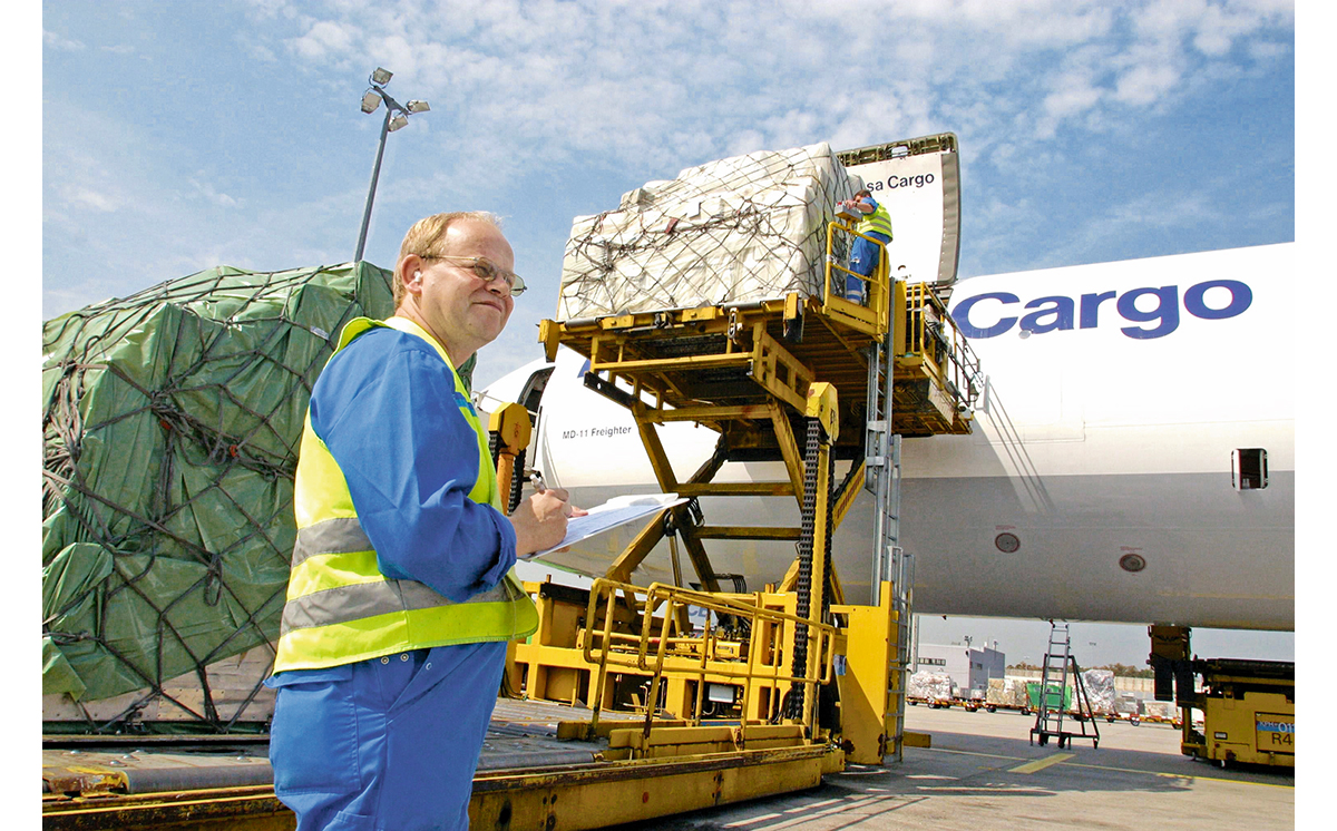 Luftfracht LH Cargo Mitarbeiter 1200