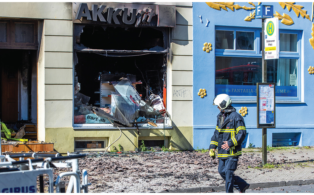 Brand Feuerwehr Laden Lithiumbatterien 1200