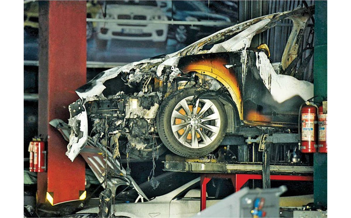 Feuer Brand Elektrofahrzeug E-Auto Lithium 1200