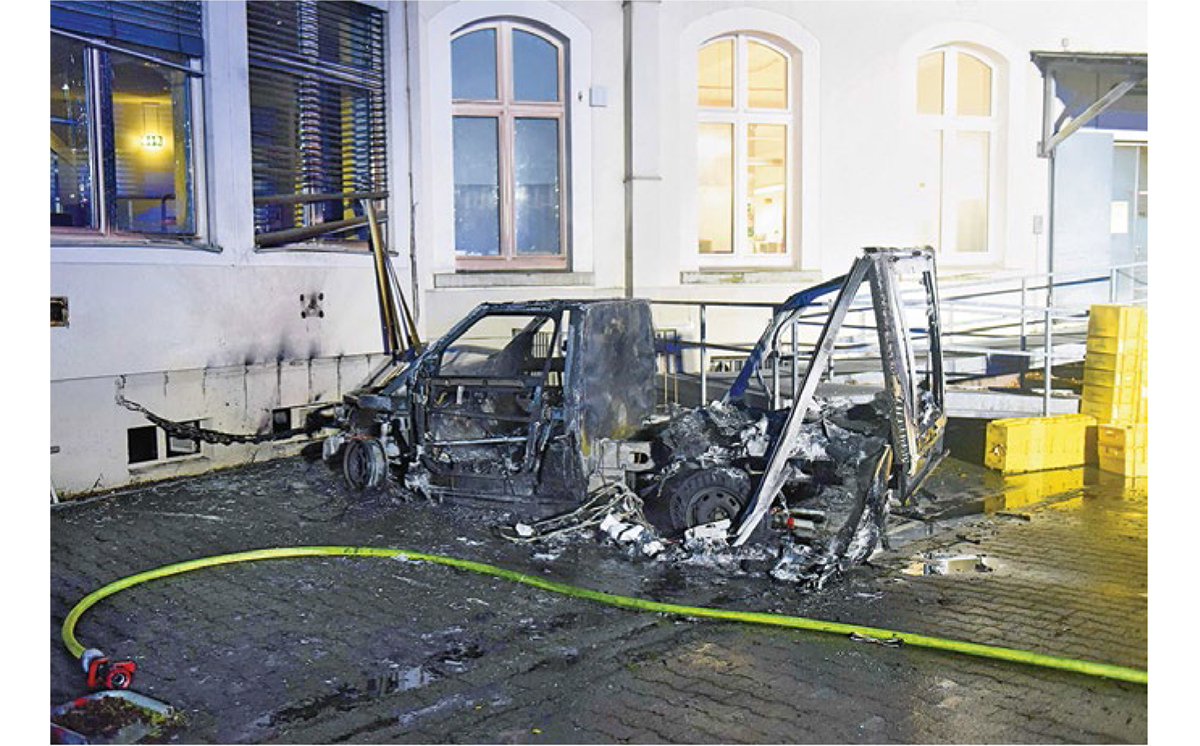 Feuer Brand Elektrofahrzeug E-Auto Lithium 1200