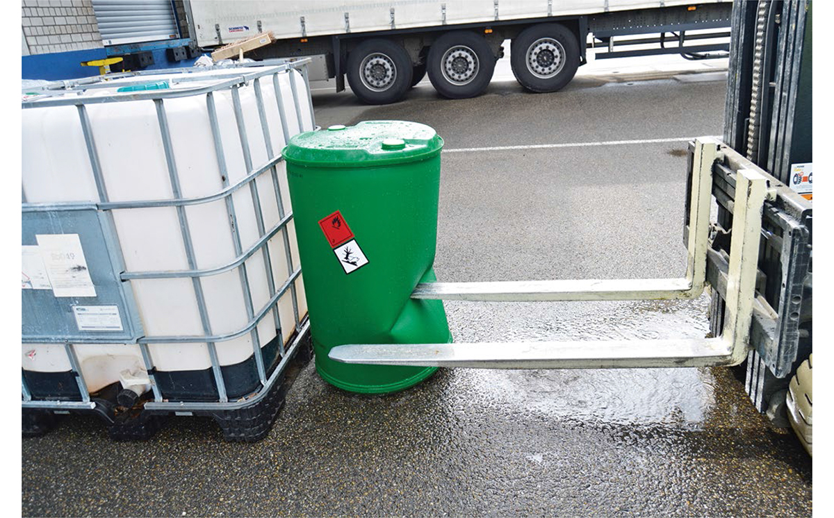 Stapler Unfall IBC Fass Übung 1200