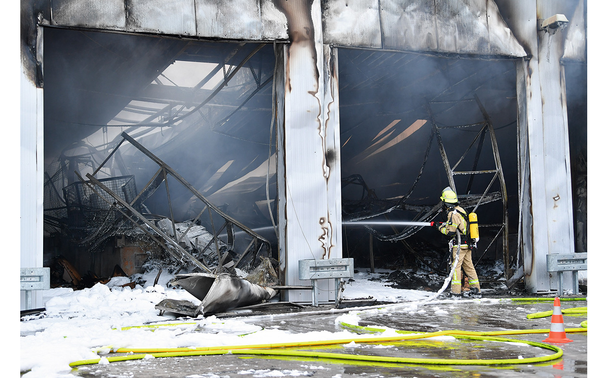 Brand Lithiumbatterien Feuerwehr Ölbronn 1200