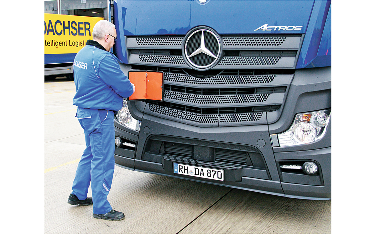 Fahrer Warntafel Lkw Dachser Titel 1200