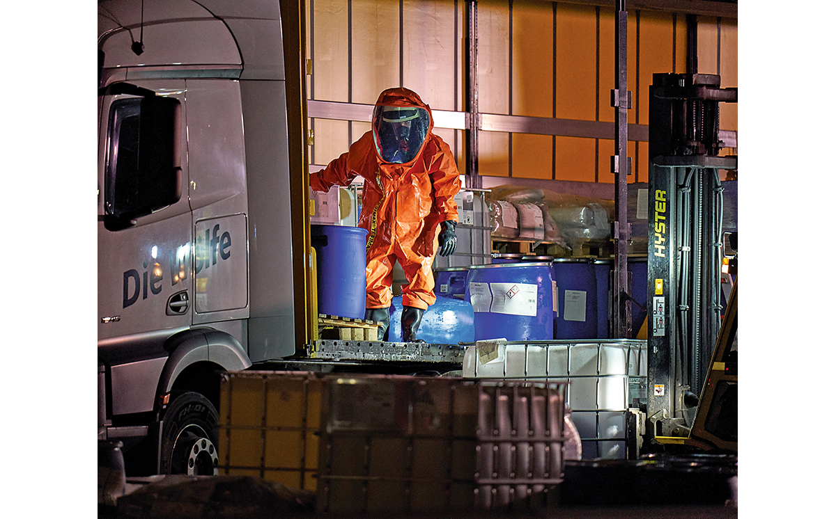 Schutzanzug Fässer IBC Lkw Ladung Unfall 1200