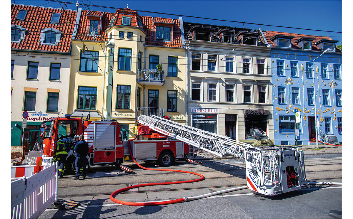 Feuerwehr Häuser Brand 1200