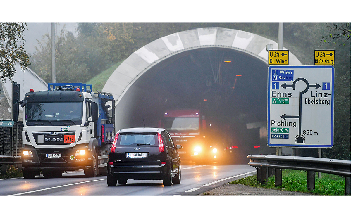 Tunnel LKW PKW AUto Lastwagen Österreich 1200