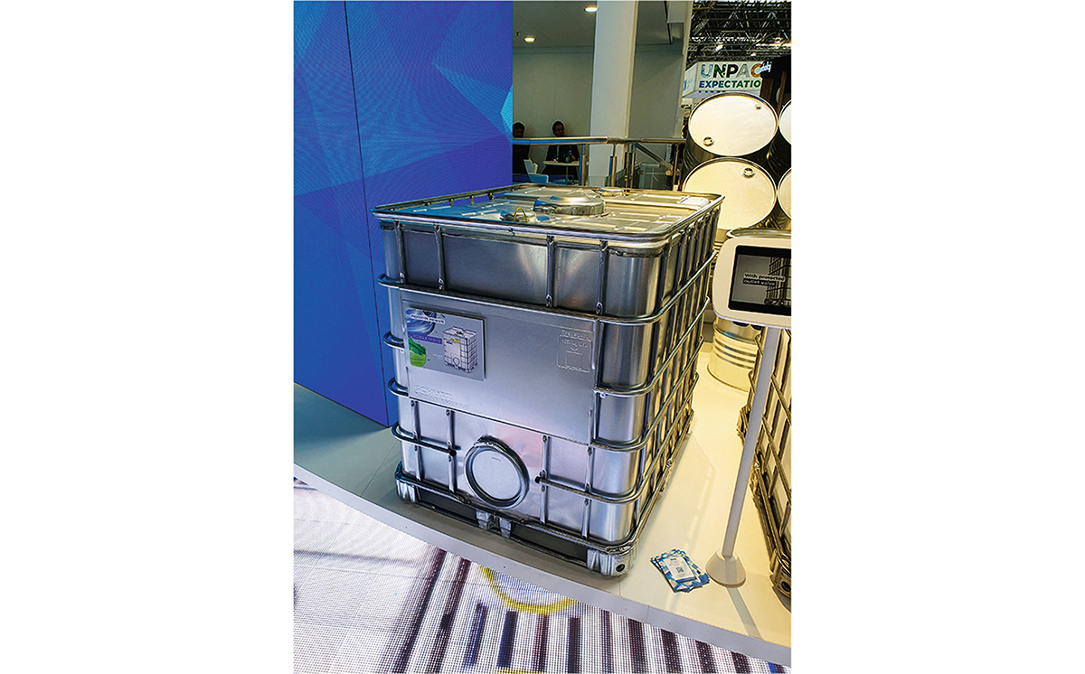 IBC mit Auffangwanne Schütz Interpack 1200