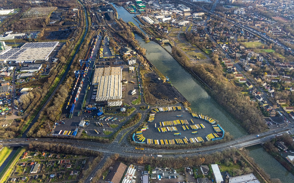 Binnenschiff Kanal Autobahn Schiene Eisenbahn 1200