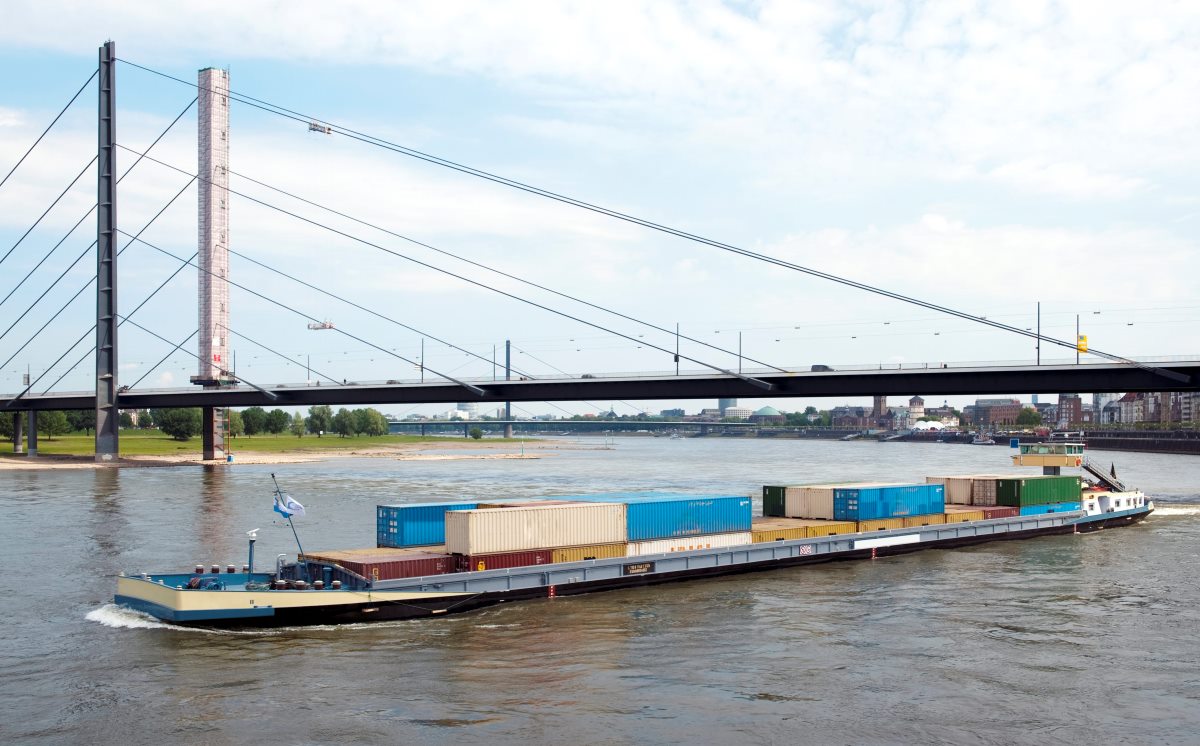 Binnenschiff Container Brücke 1200