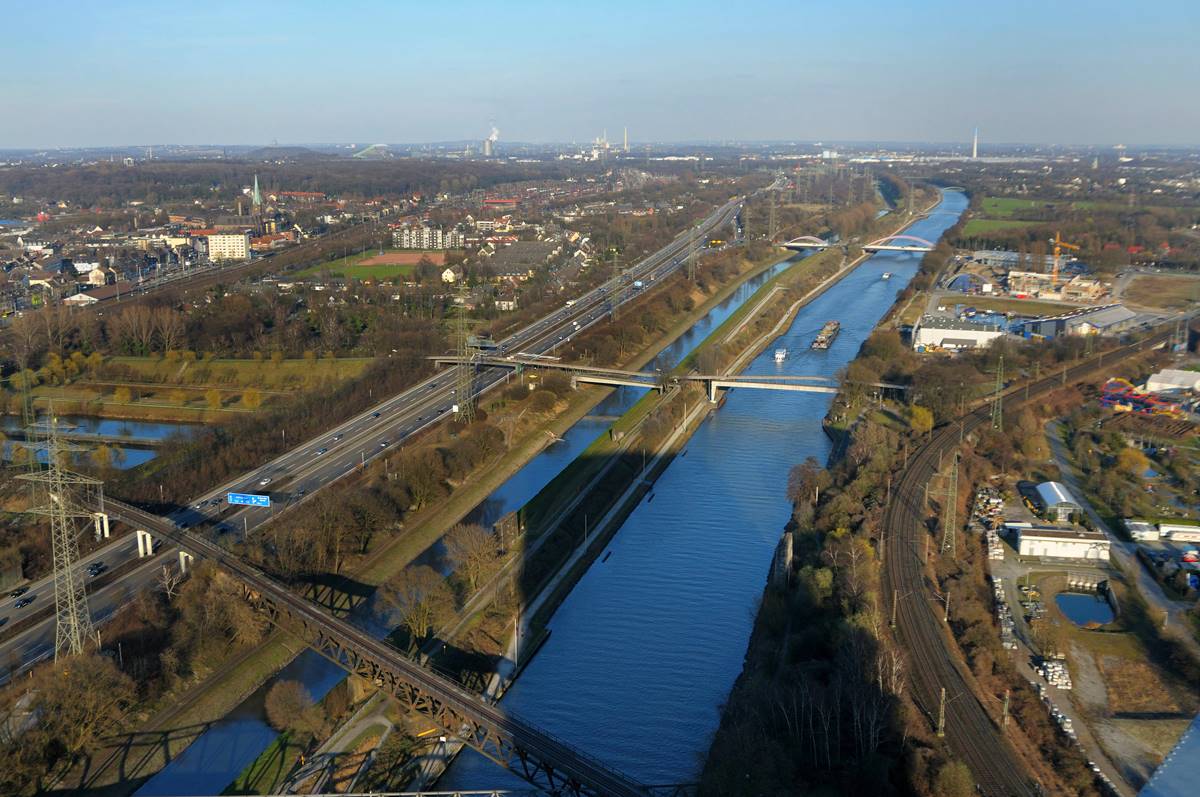 Binnenschiff Bahn Straße 1200