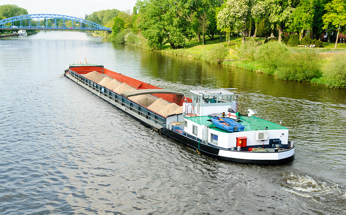 Binnenschiff Fluss Weser 1200
