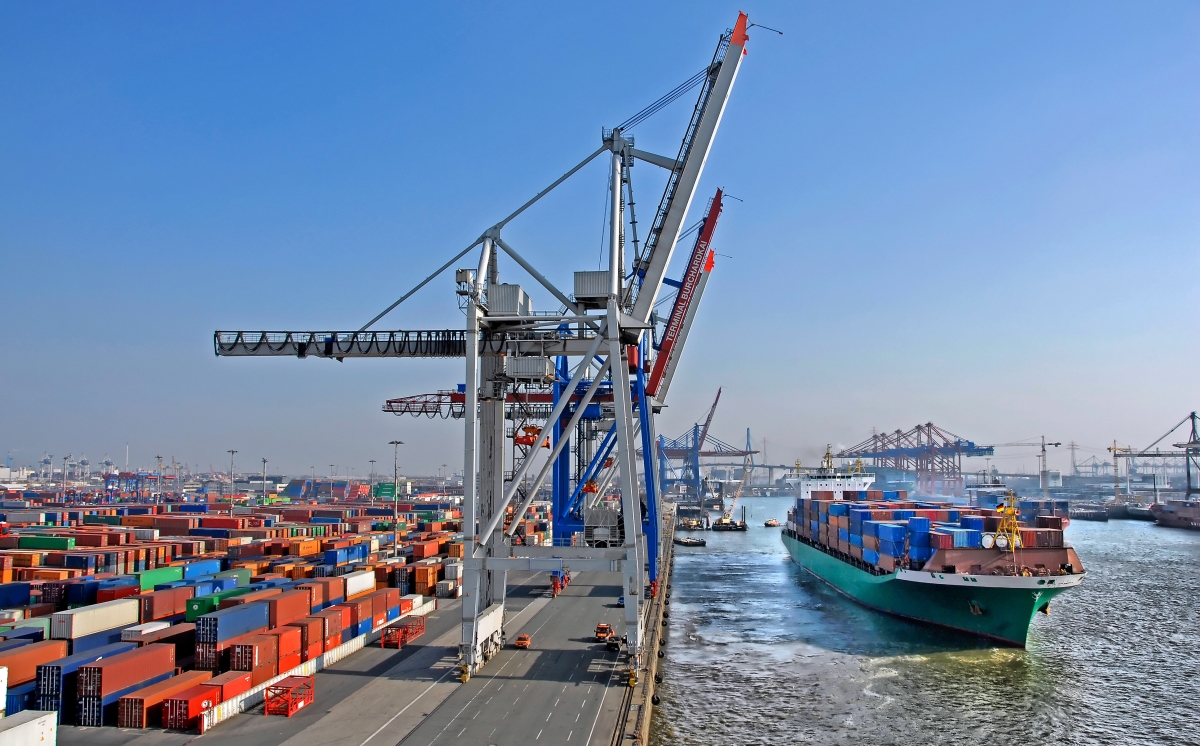 Containerterminal Hamburg Schiff 1200