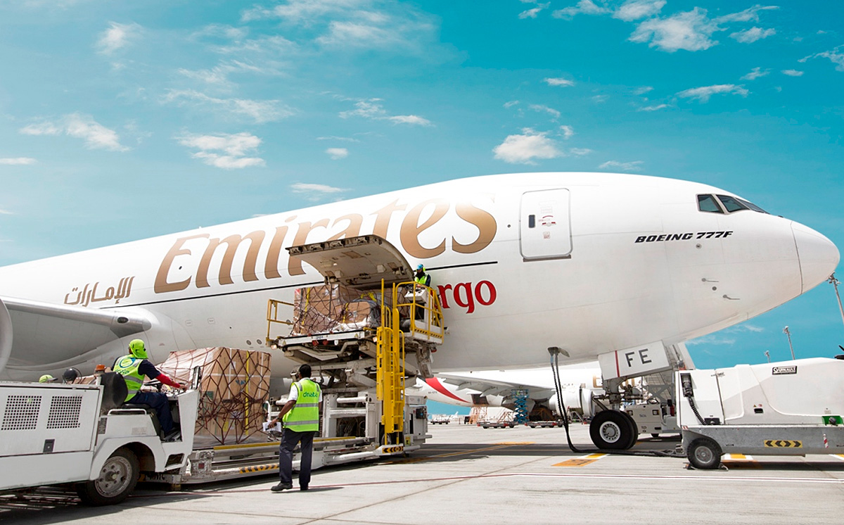 Emirates Flugzeug Luftfracht 1200