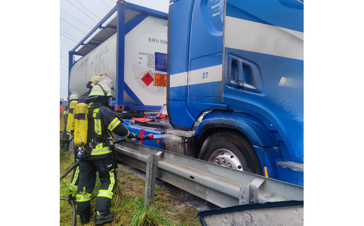 Feuerwehr Schutzanzug Container UN 1289 1200