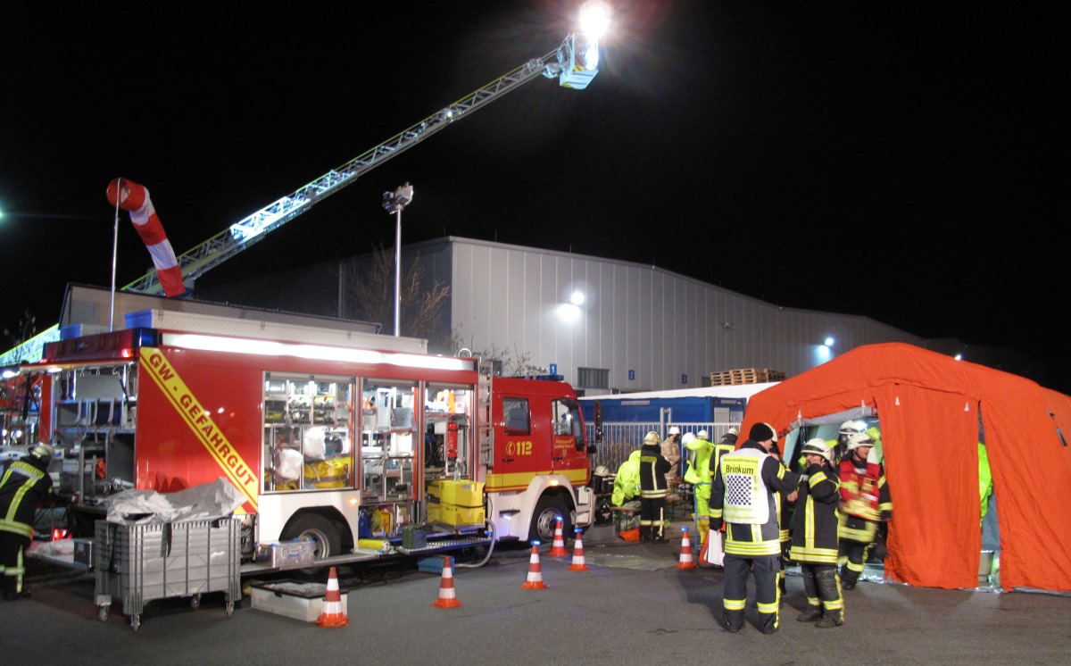 Feuerwehr Unfall Gefahrgut 1200