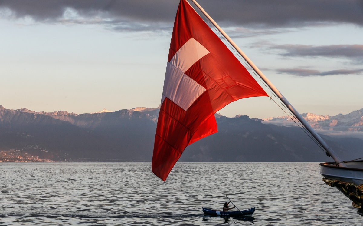 Schweiz Flagge Schiff Genfer See 1200