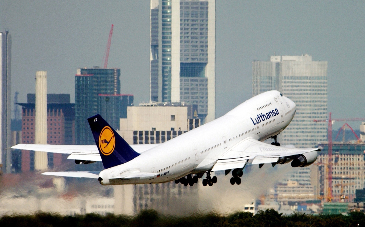 Flugzeug Lufthansa Frankfurt 1200