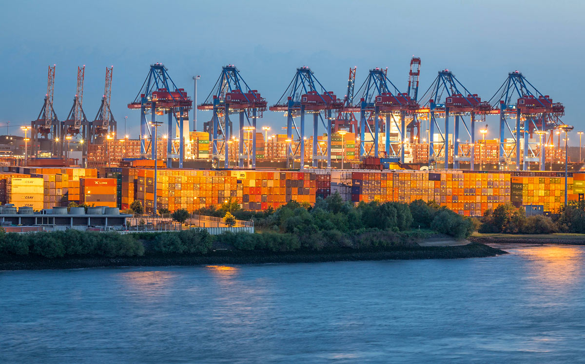 Hamburg Hafen Containerschiff 1200