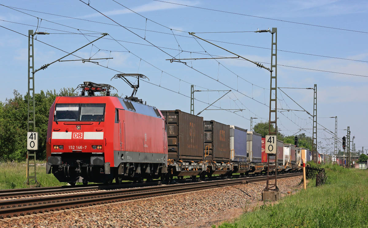 Containerzug Schienenverkehr 1200