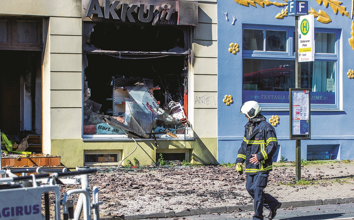 Brand Feuerwehr Geschäft Akku Lithium 1200