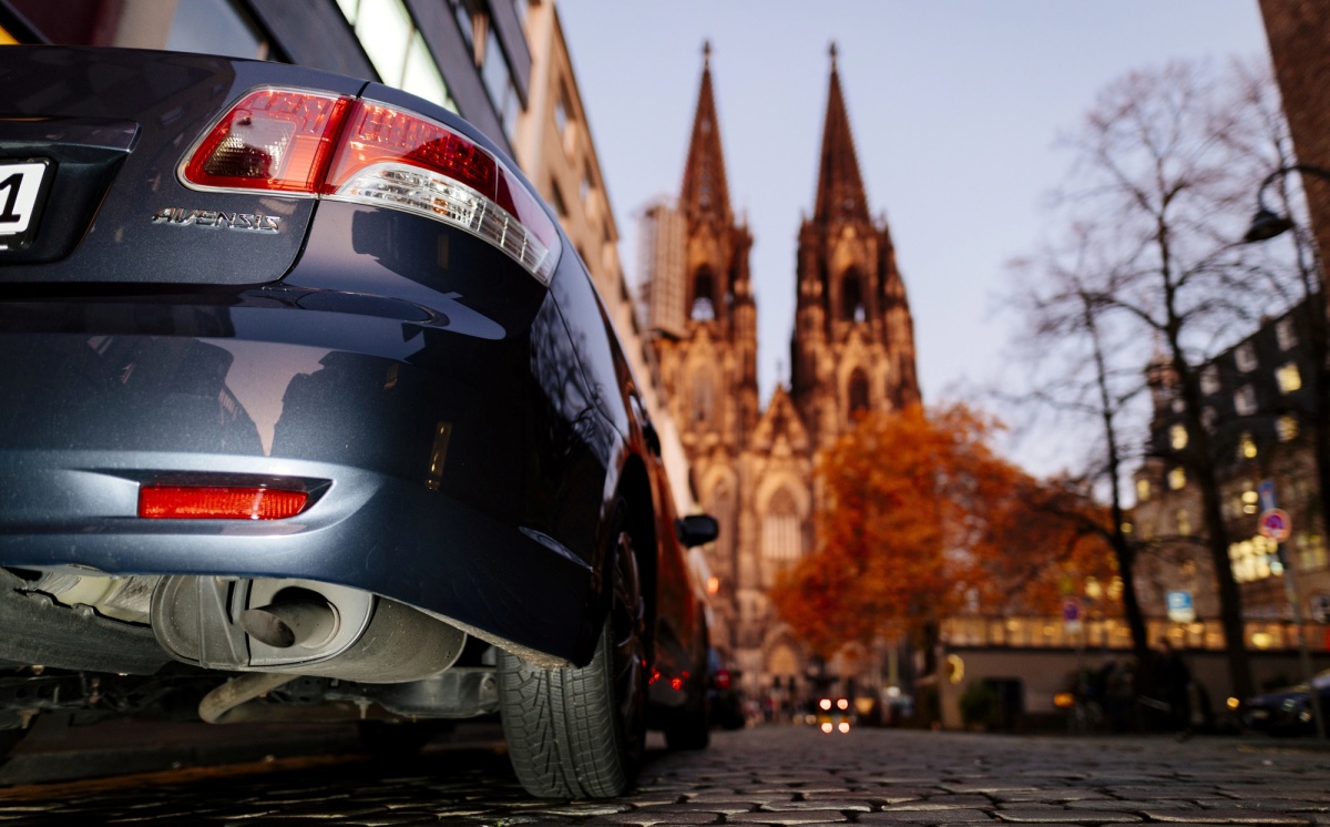 Kölner Dom Auto 1200