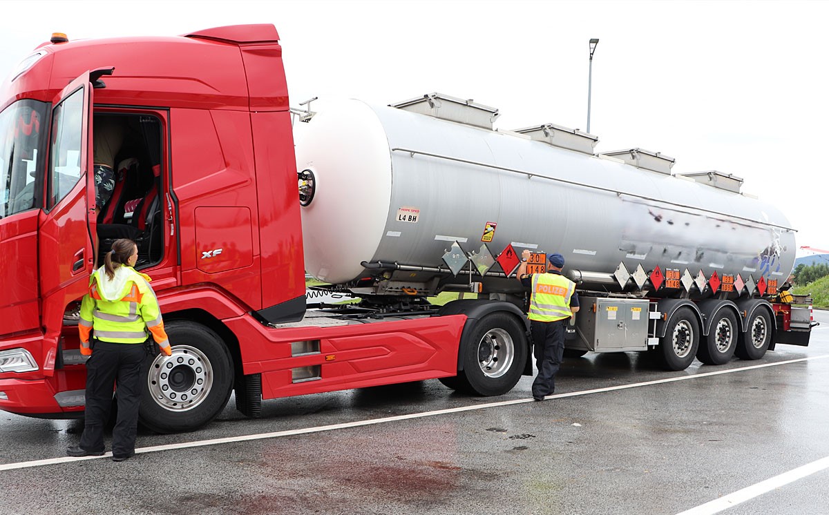 Gefahrgutkontrolle Verkehrspolizei Deggendorf