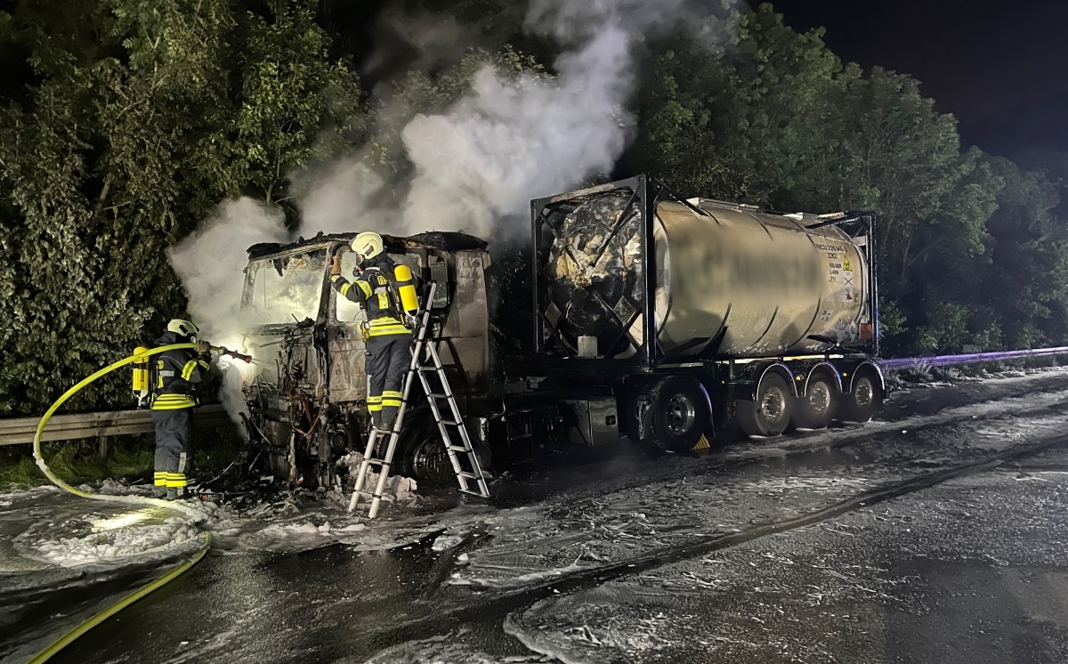 LKW Feuerwehr Tankcontainer Brand 1200