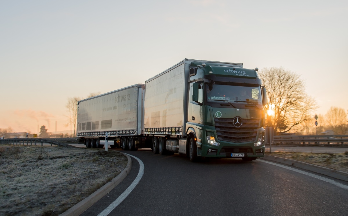 Lang-LKW 1200