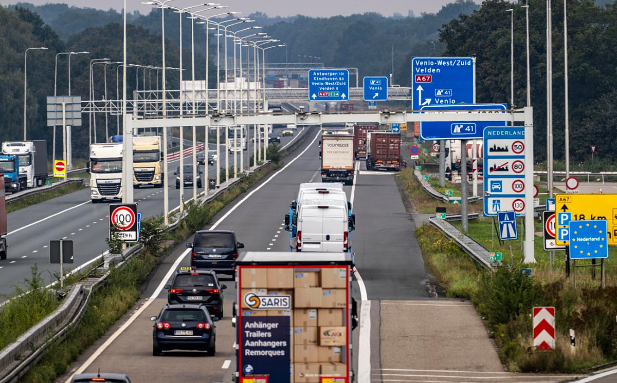 Niederlande Autobahn LKW 1200