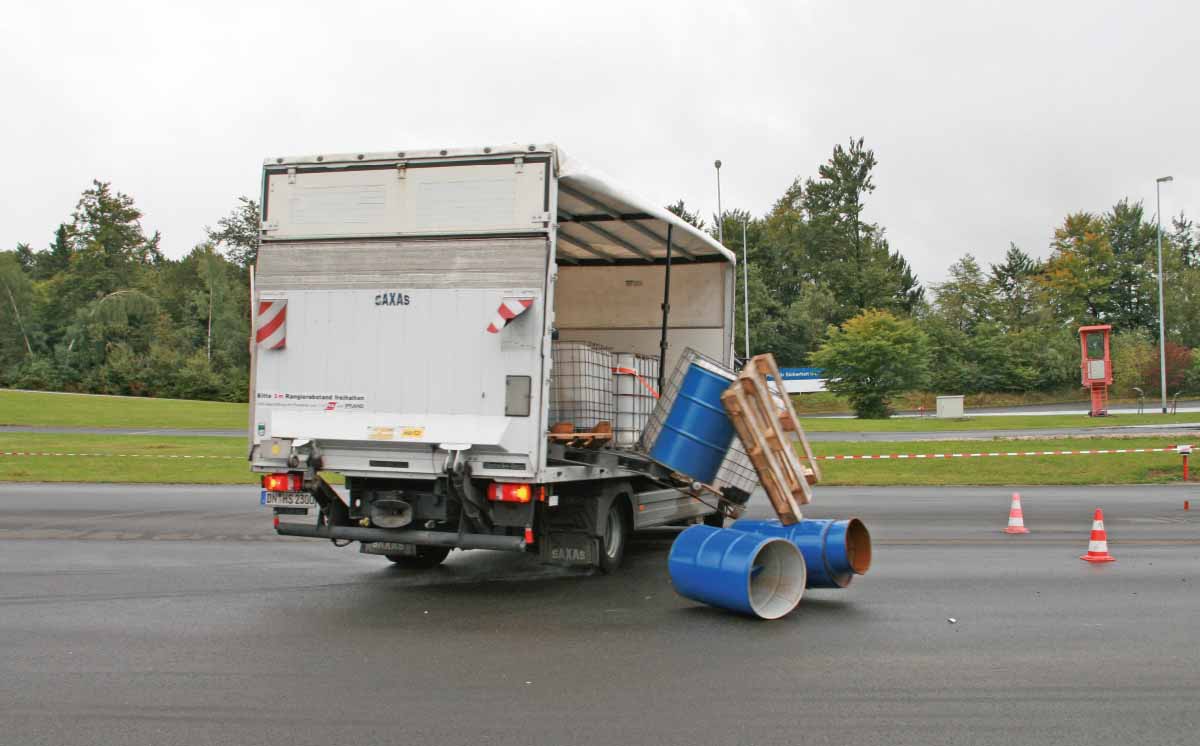 LKW Ladung Vollbremsung Ladungssicherung 1200