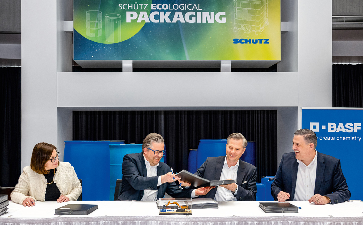 Schütz BASF Vertragsunterzeichnung