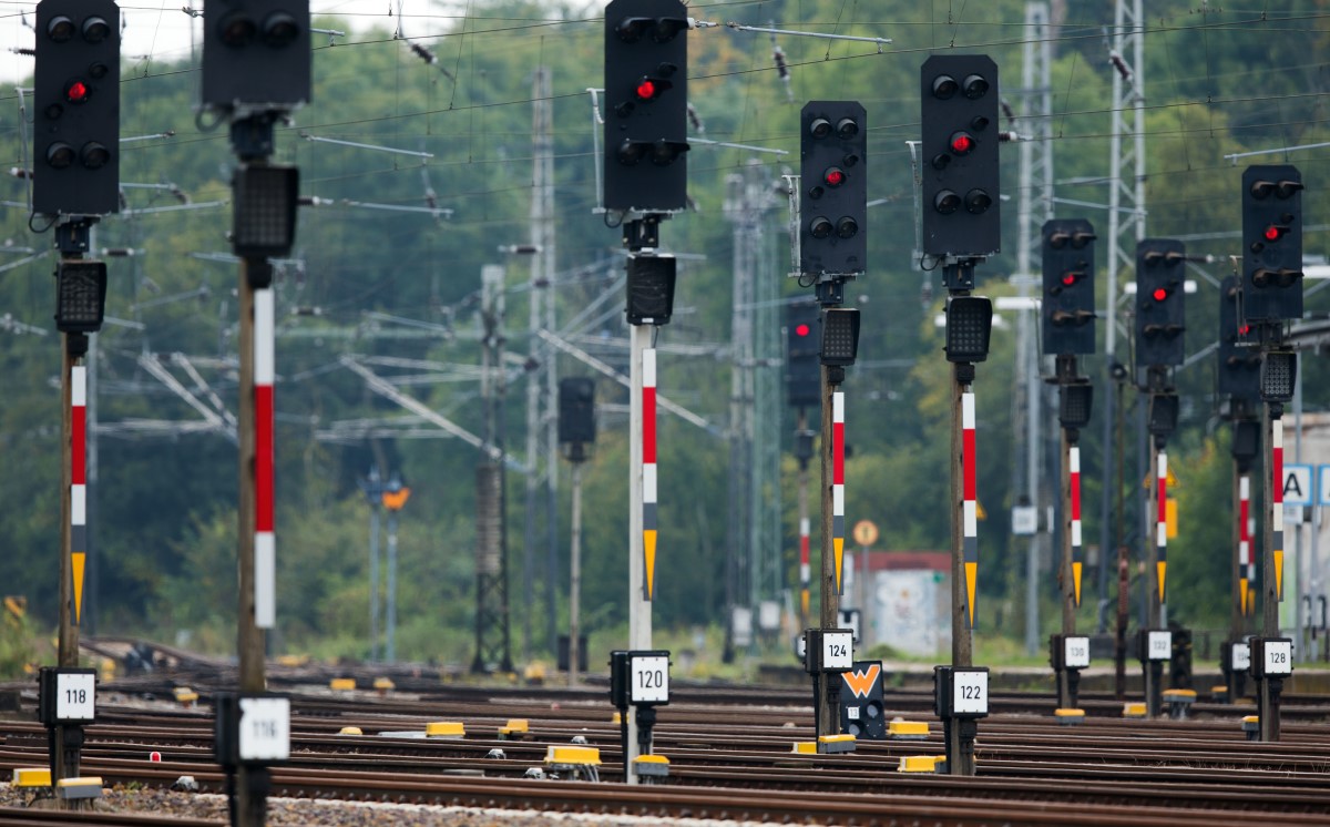 Signale Bahn Schienen 1200