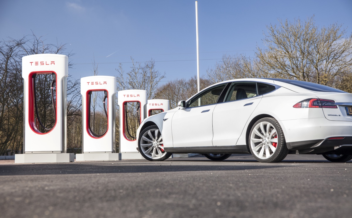 Tesla Ladesäulen Elektroauto 1200