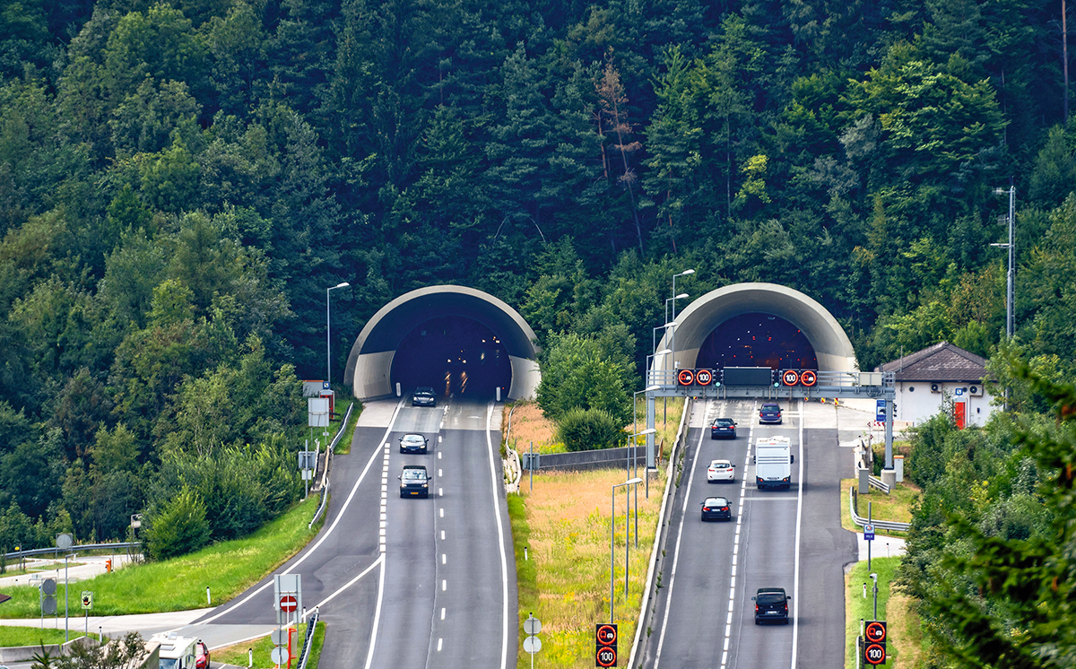 Tunnel Autobahn Österreich 1200