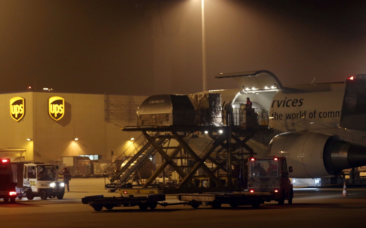 UPS Flughafen Luftfracht nacht 1200