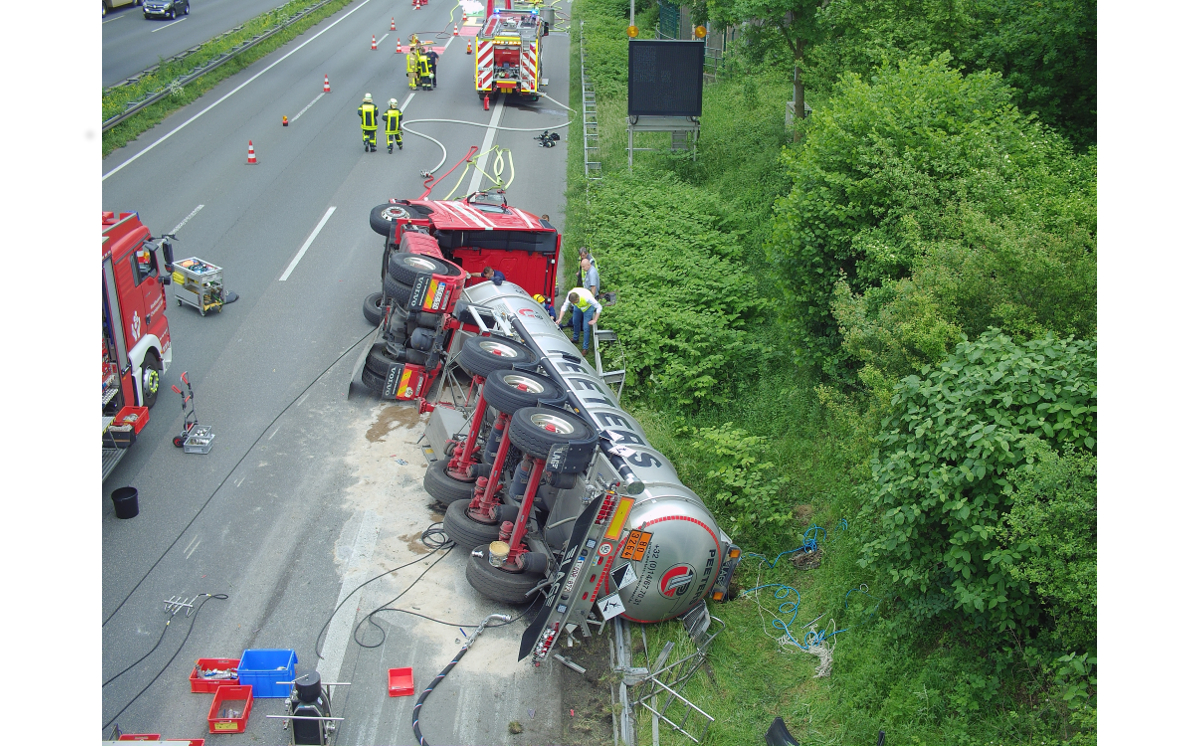 Unfall Tankwagen Feuerwehr Gladbeck 1200