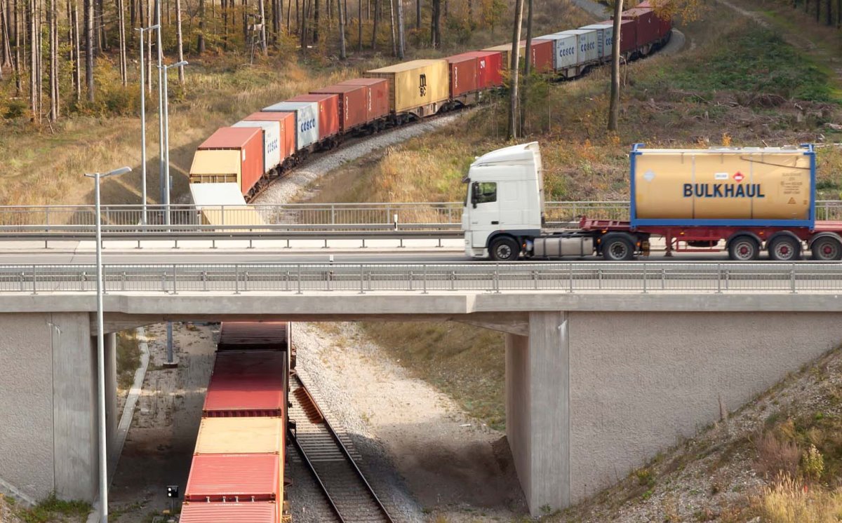 Containerzug KV Rail Cargo Group 1200