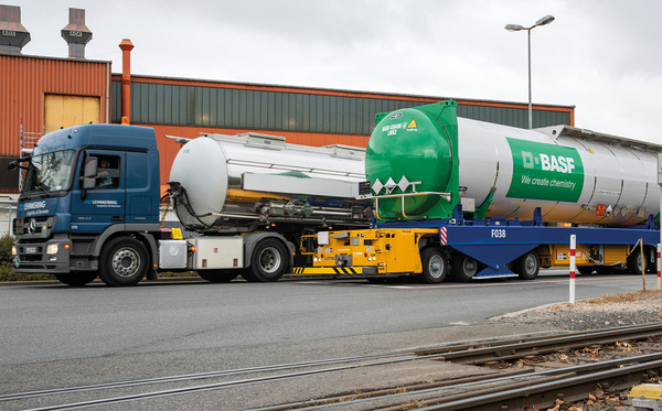 BASF Tankauflieger