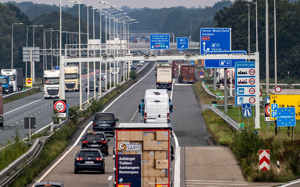 Niederlande Autobahn LKW 1200