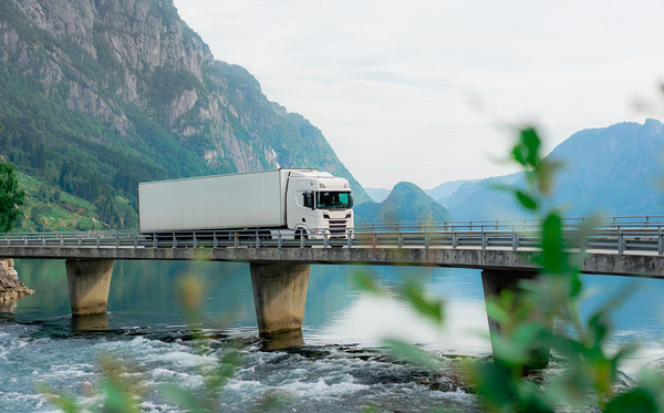 Norwegen Brücke Lkw